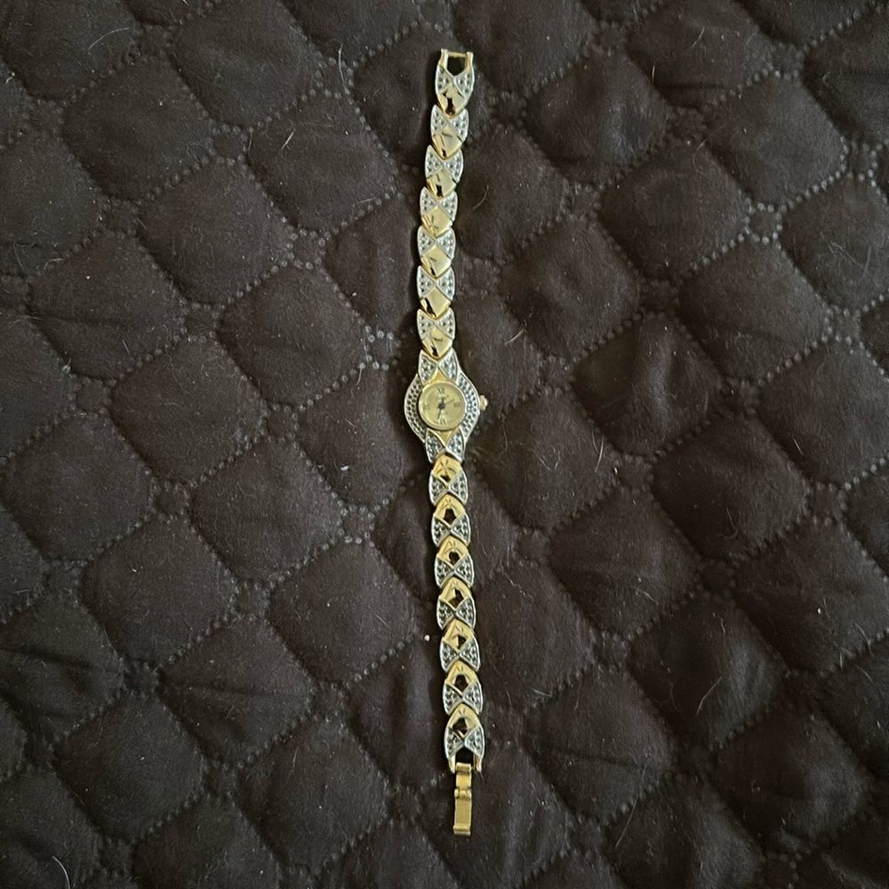 Accutime Watch Co. Goldtone Quartz Analog Wristwatch Classic Style